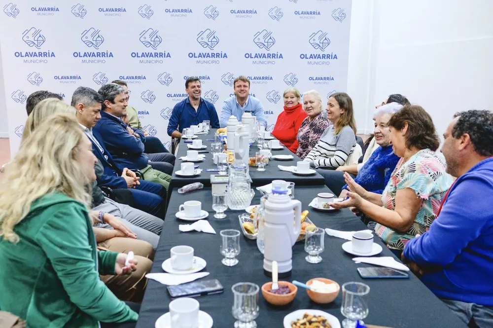 SALUD-Mesa-publico-privada-desayuno-3-scaled