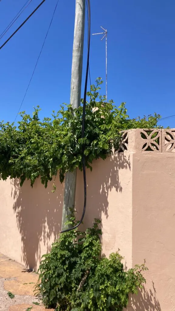 Barrio-Sarmiento-cables-1-576x1024