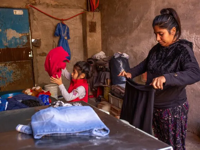 Mujeres-que-crian-solar-Unicef-696x522