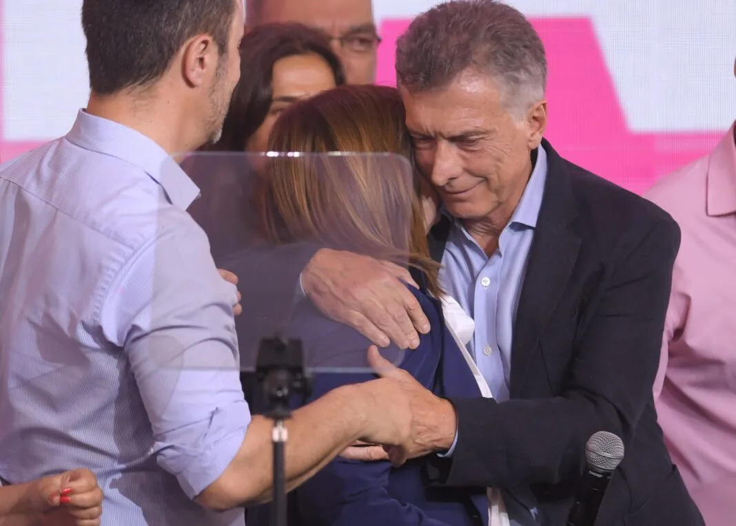 Macri-y-Bullrich-1068x764