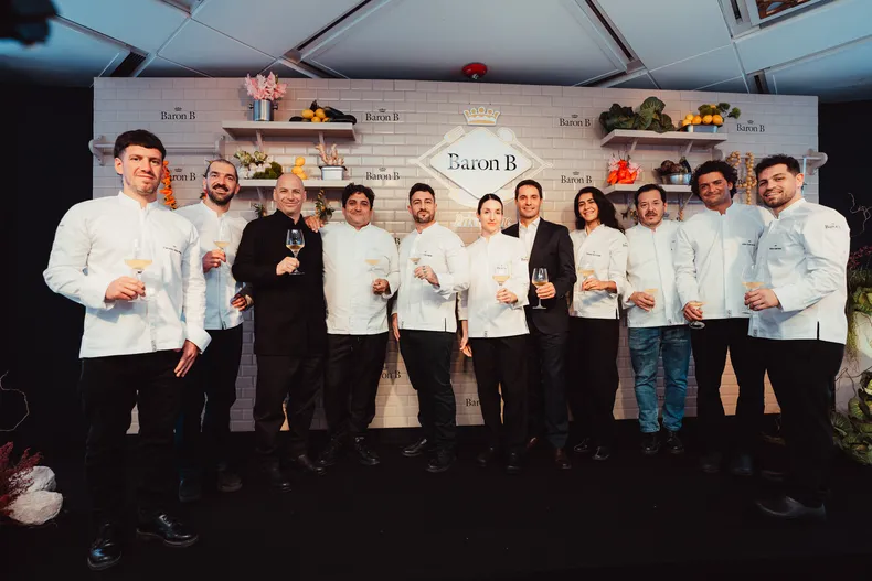 el-jurado-excelencia-junto-los-finalistas-la-7ma-edicion-del-prix-baron-b-edition-cuisine