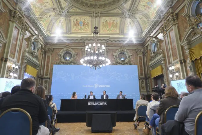 Kicillof-conferencia-696x464