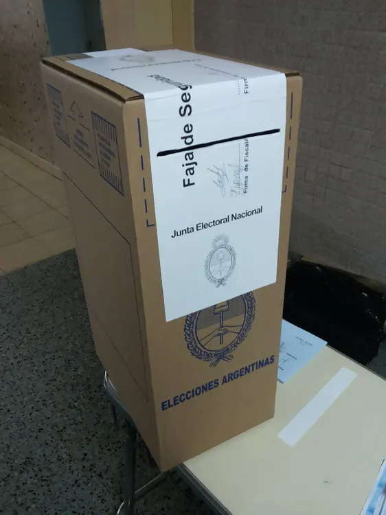 Urna_electoral_-_Generales_2015_04 (1)
